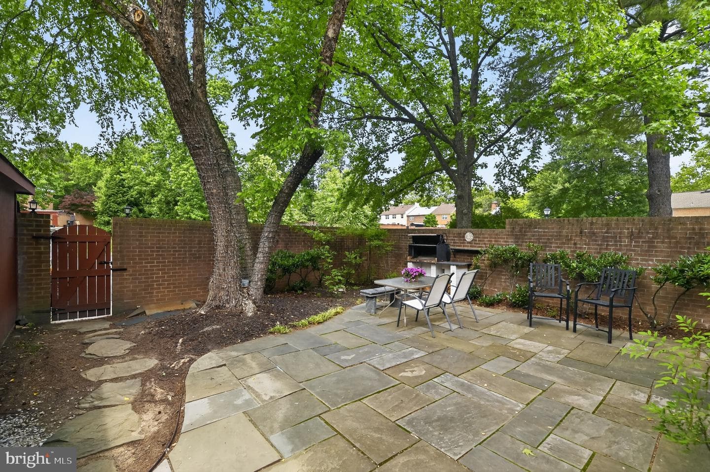 6027 Queenston Street photo 30