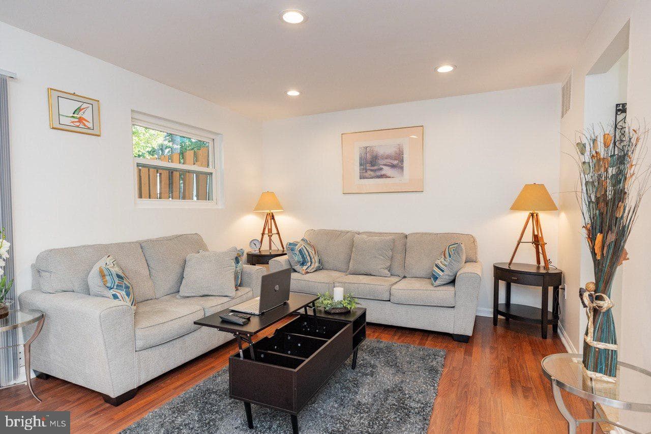 6463 Gildar Street photo 2