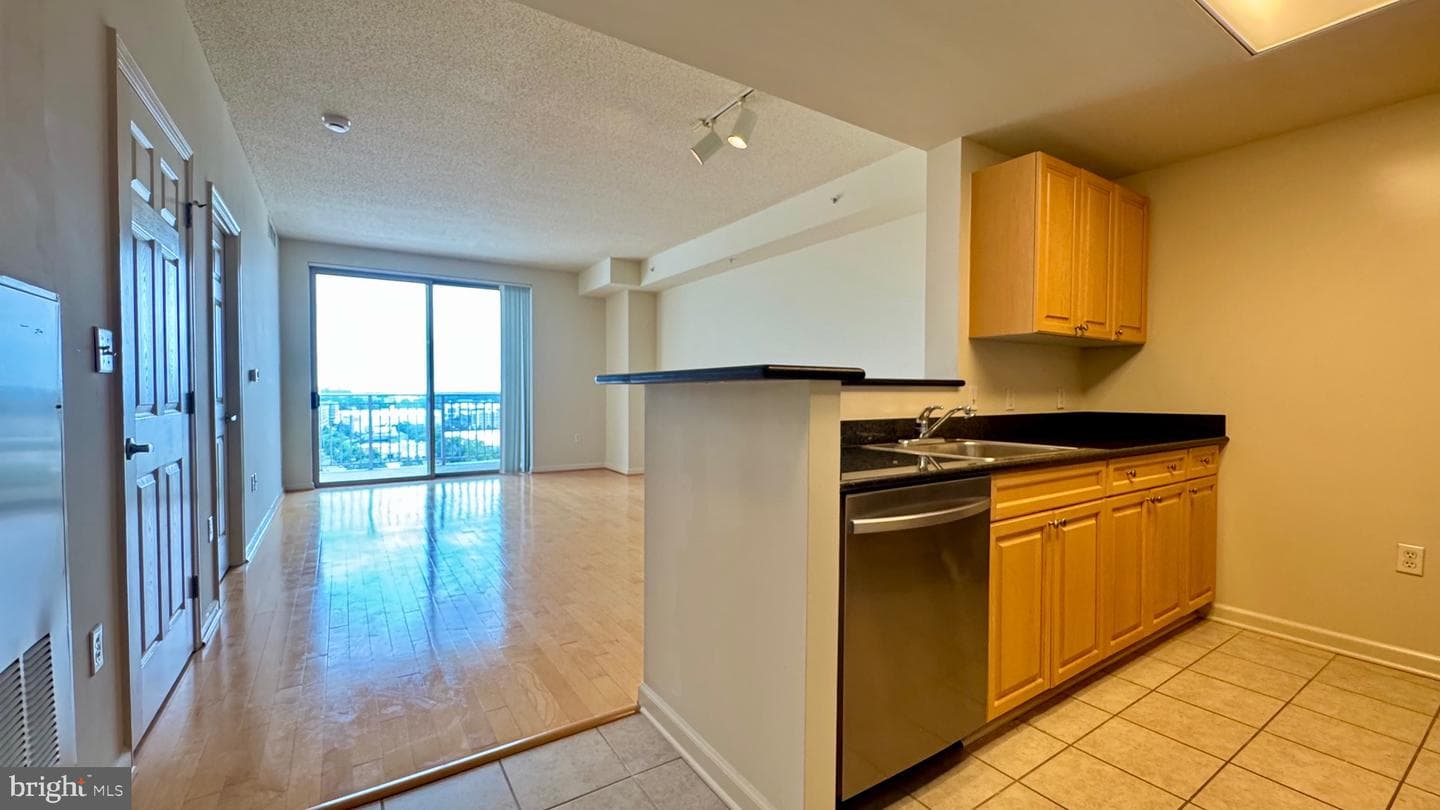 2726 Gallows Road #1405 photo 11
