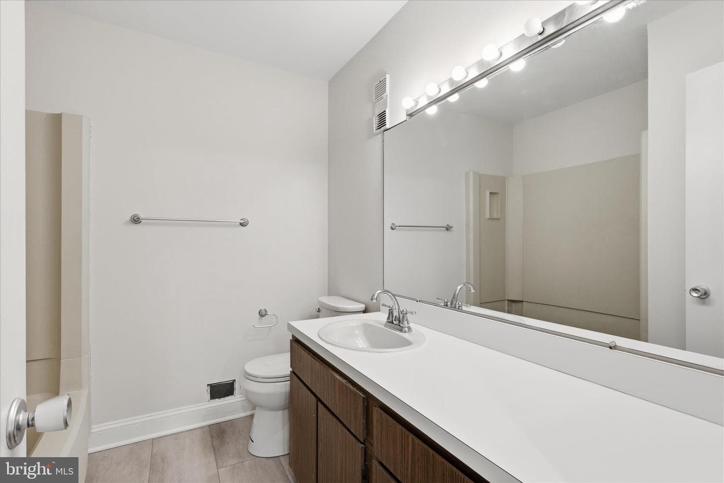 2043 Wethersfield Court photo 28