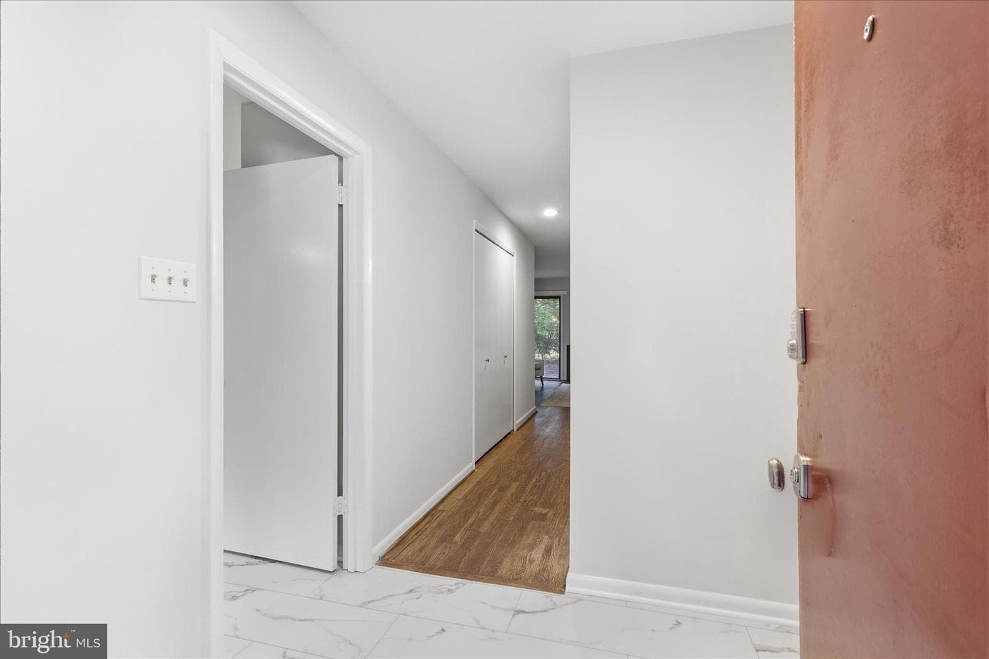2043 Wethersfield Court photo 4