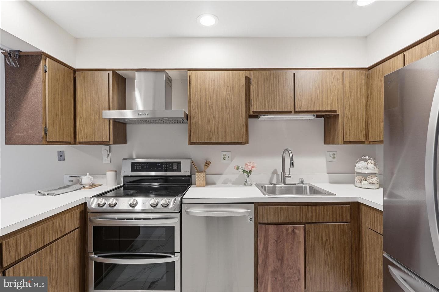 2043 Wethersfield Court photo 8
