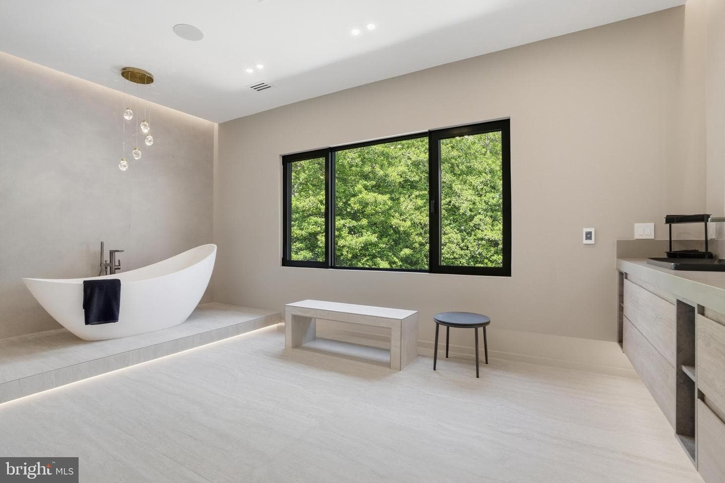 1803 Dumbarton Street photo 70