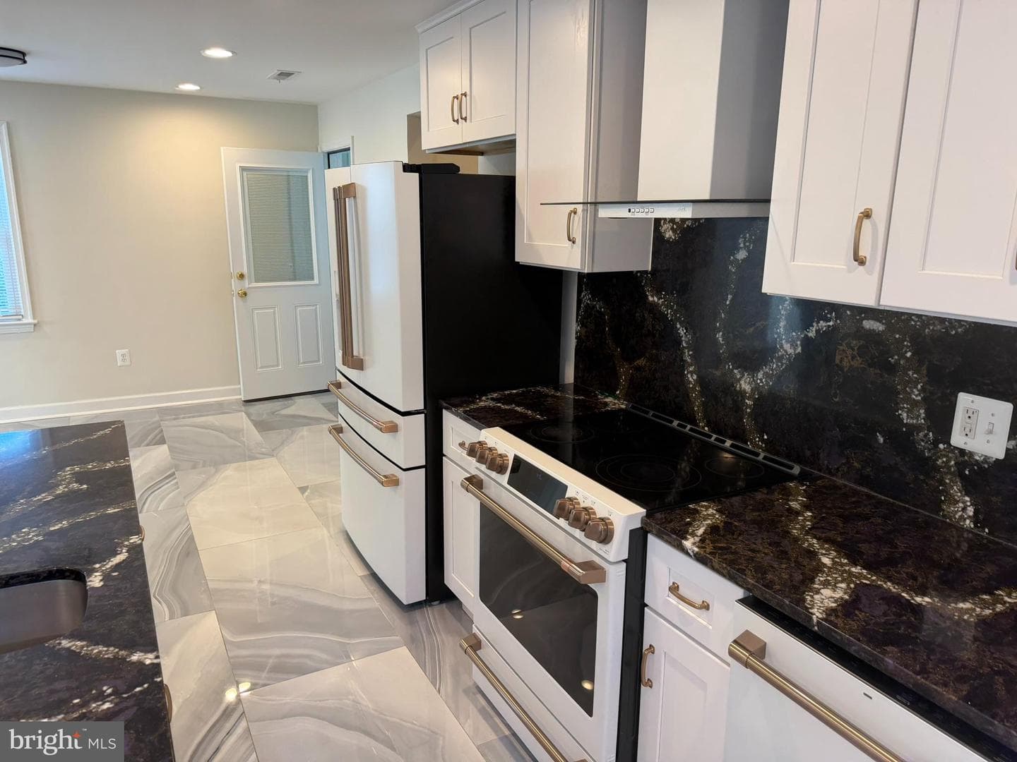 2923 Fairhill Road photo 14
