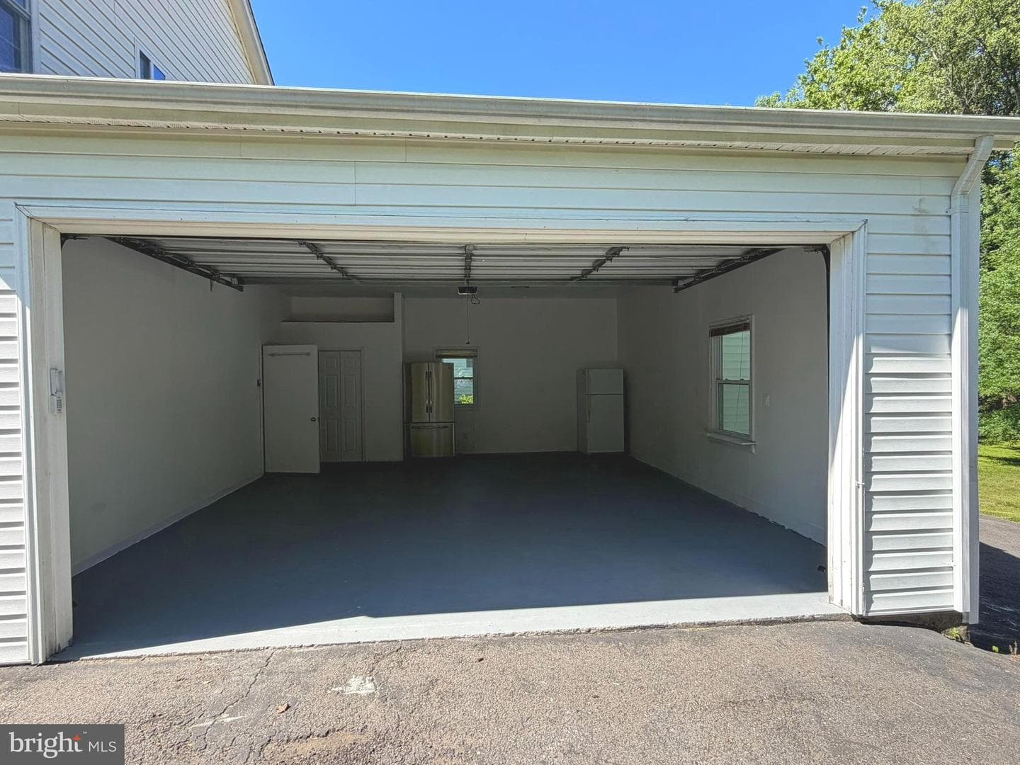 2923 Fairhill Road photo 50
