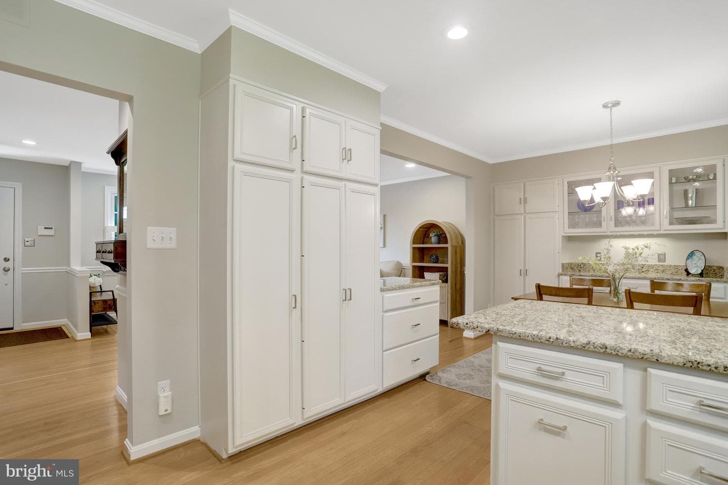 8916 Moreland Lane photo 10
