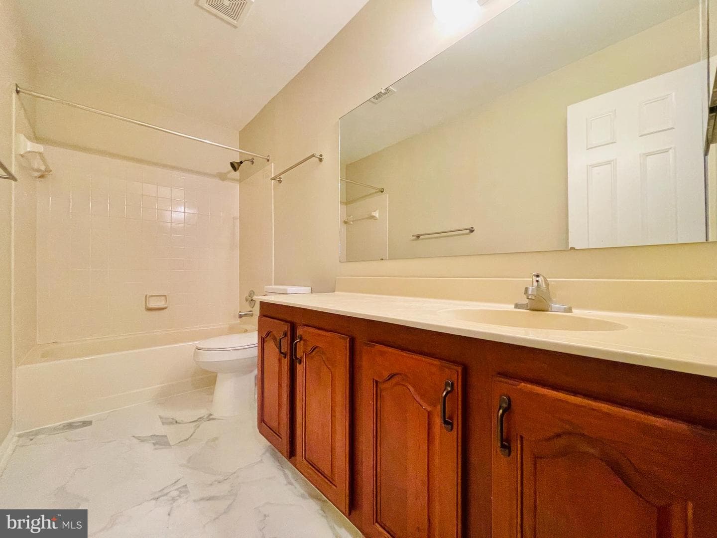 7227 Devereux Court photo 14