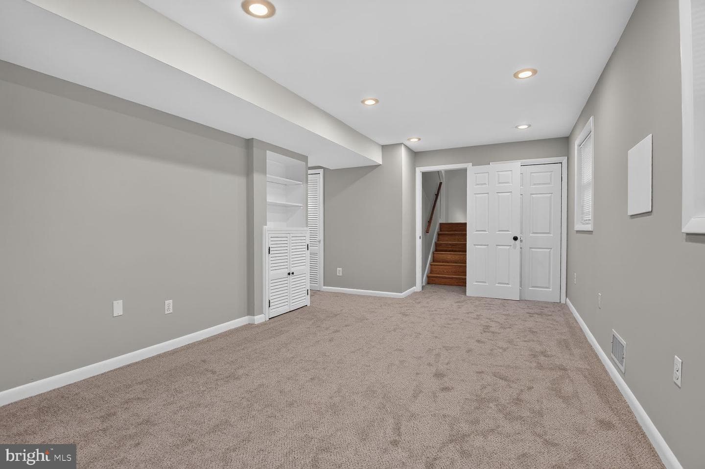 2542 Hillsman Street photo 18