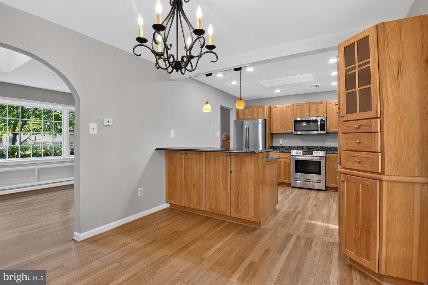 2542 Hillsman Street photo 5