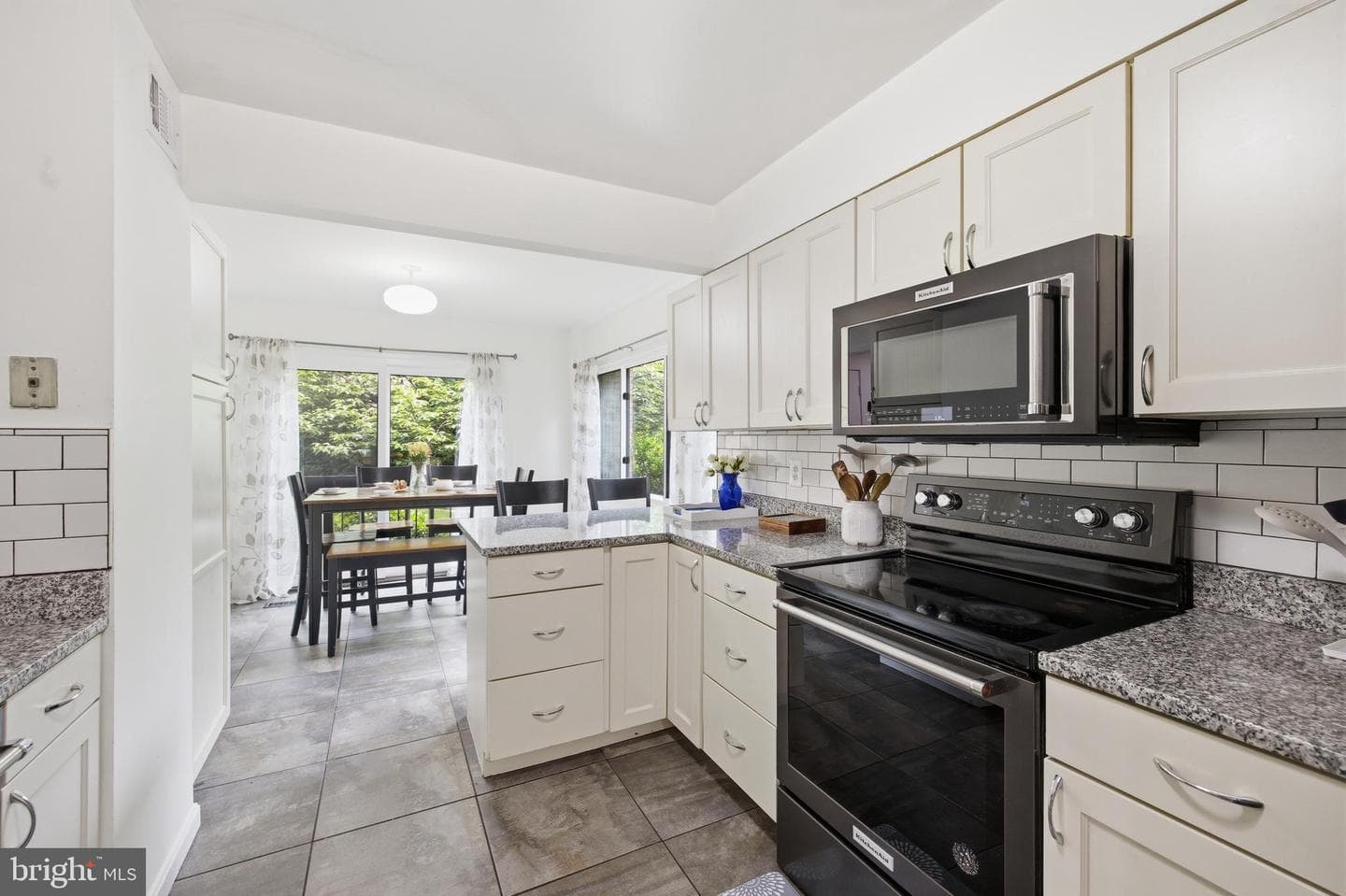 3131 Guysborough Drive photo 10