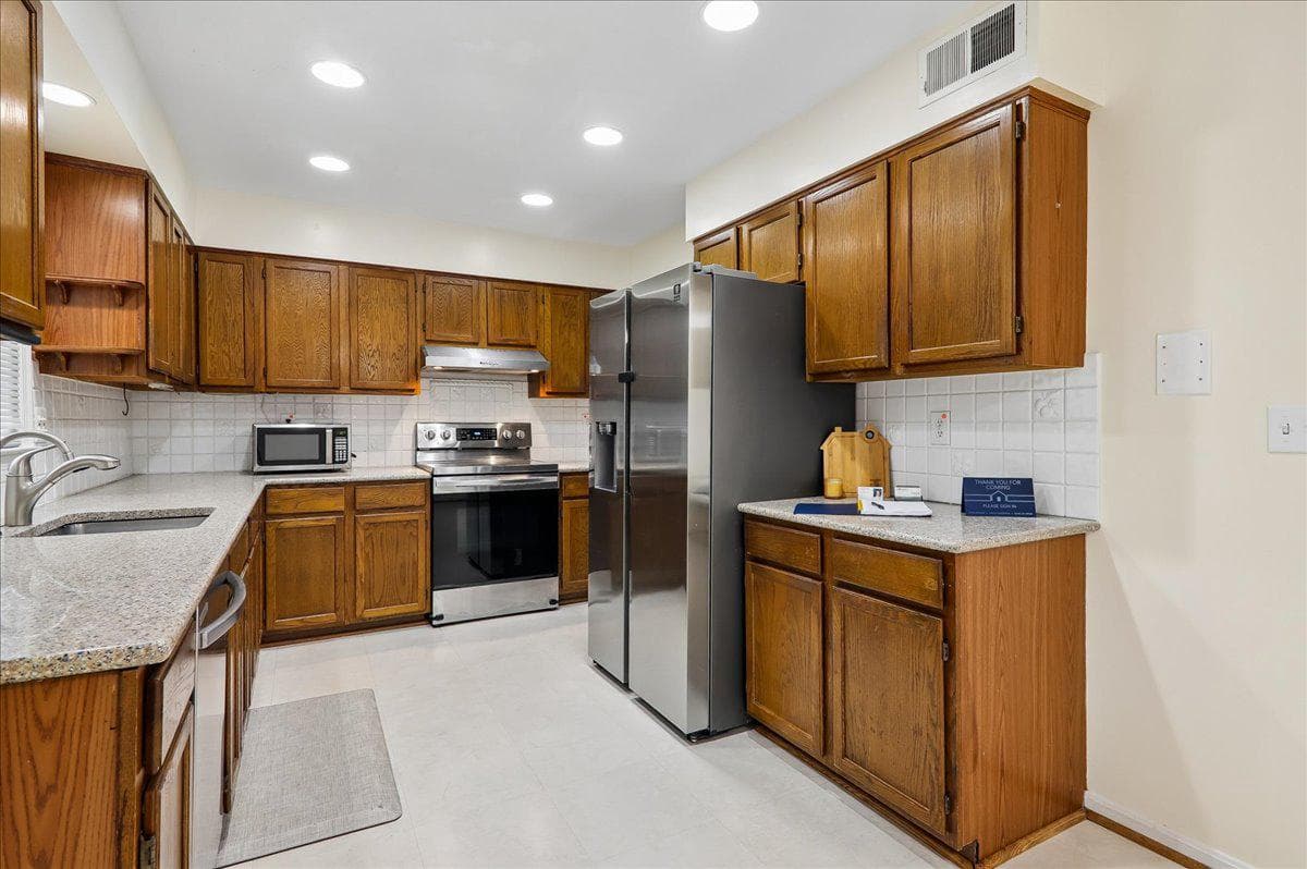 7408 Spring Tree Drive photo 3