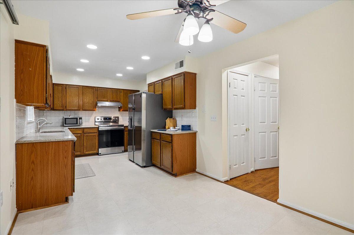 7408 Spring Tree Drive photo 5
