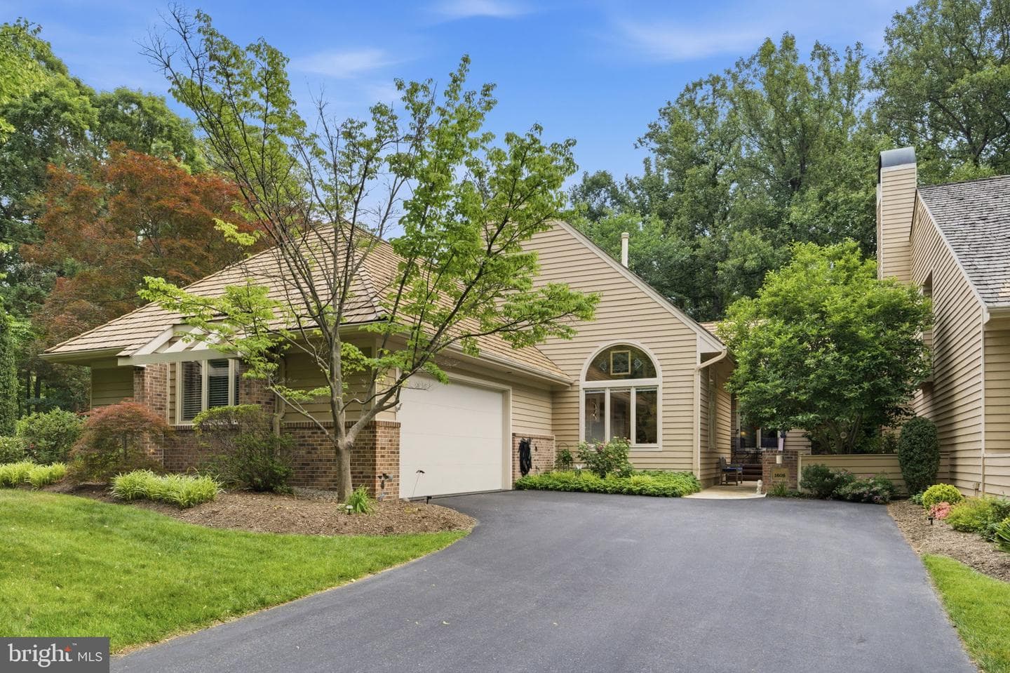 1608 Woodstock Lane photo 1