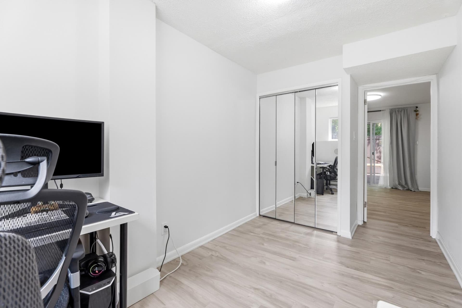2260 Covent Gardens Court photo 32