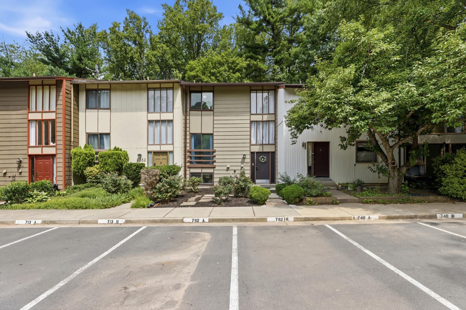 2260 Covent Gardens Court photo 41