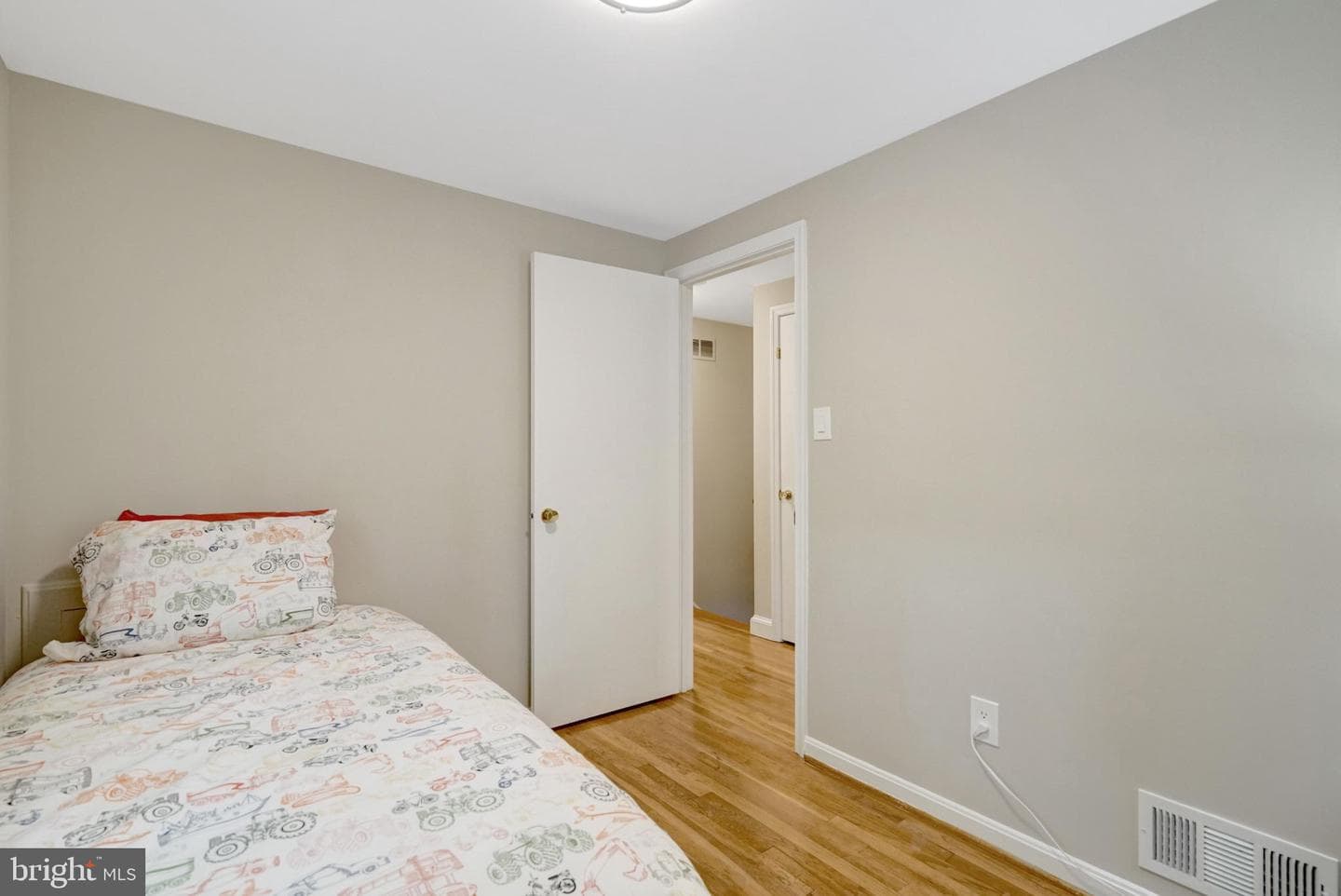8640 Victoria Road photo 18