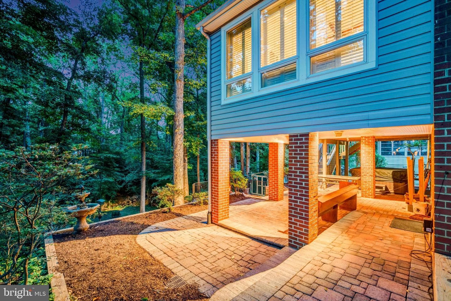 8640 Victoria Road photo 4