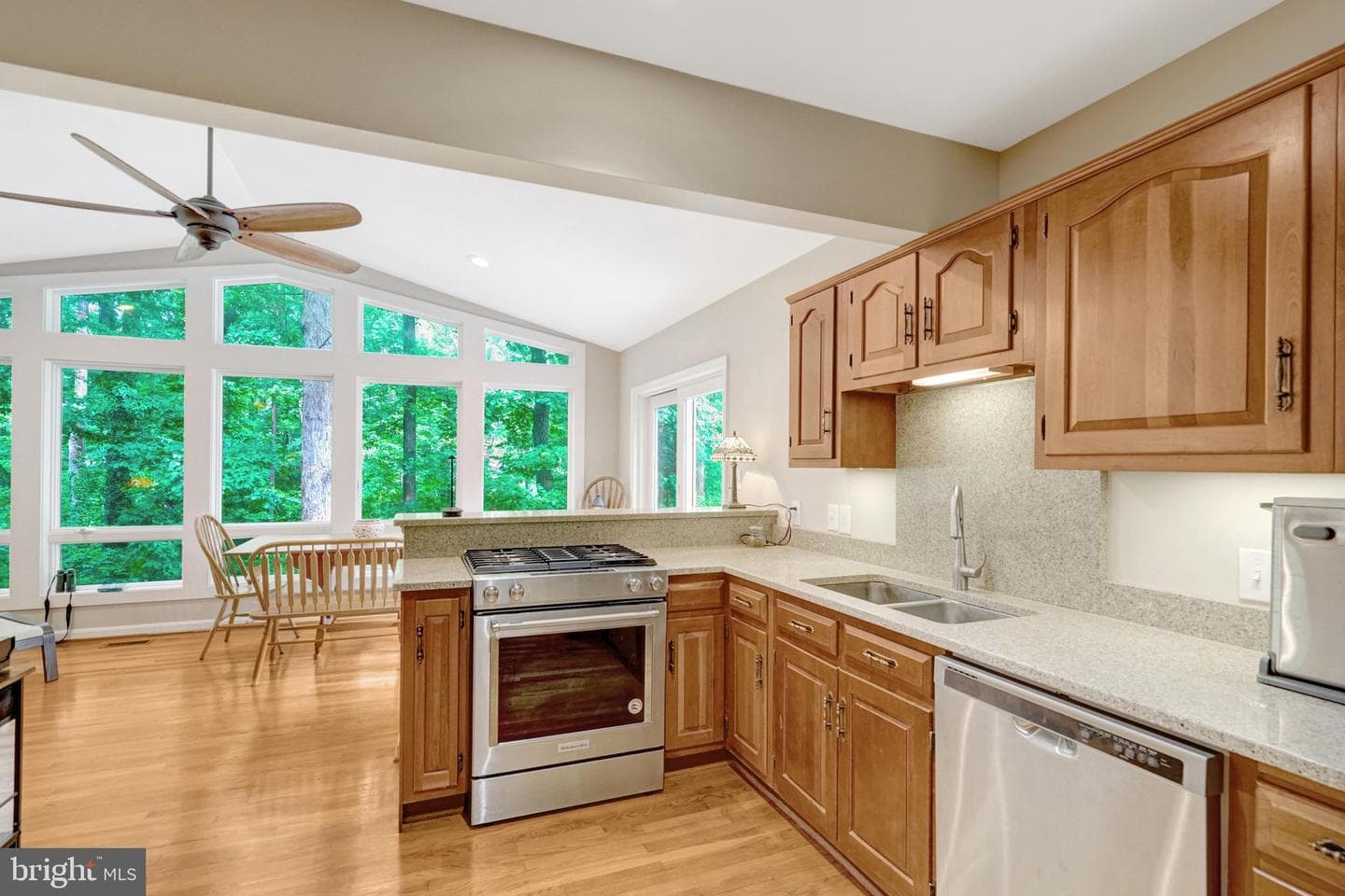 8640 Victoria Road photo 40