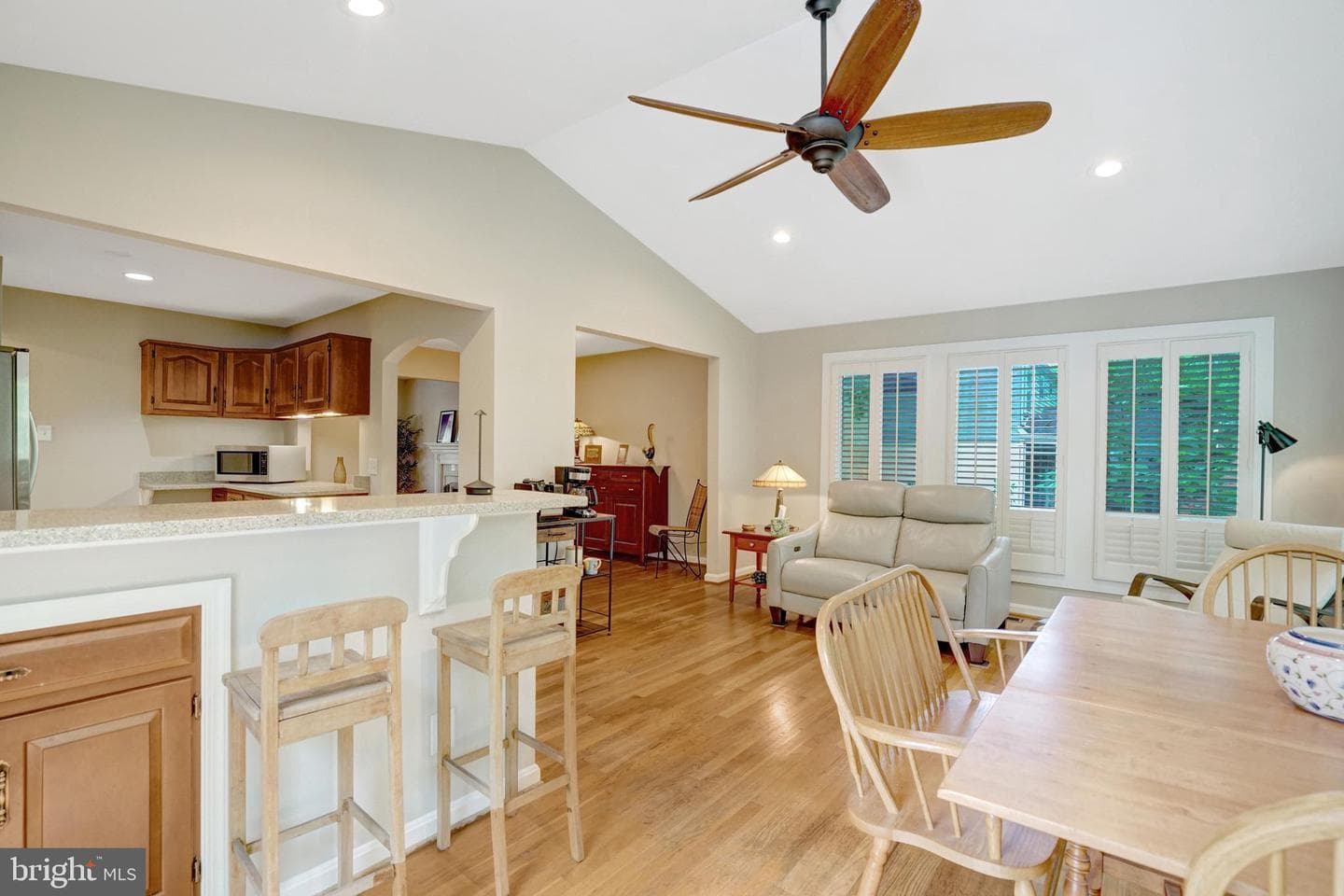 8640 Victoria Road photo 46