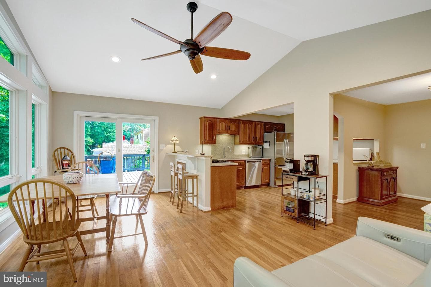 8640 Victoria Road photo 47