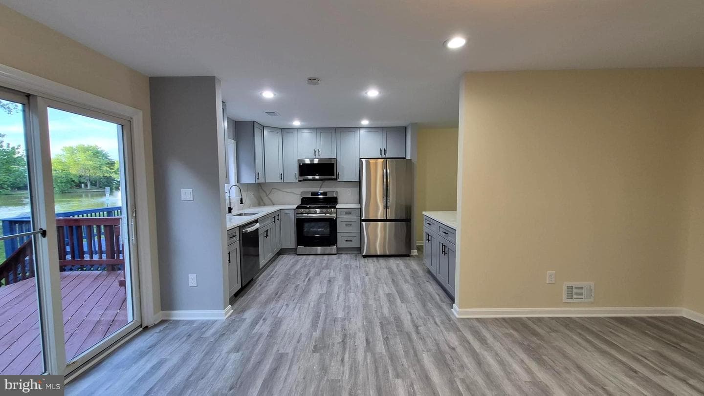 7106 Snug Harbor Court photo 8