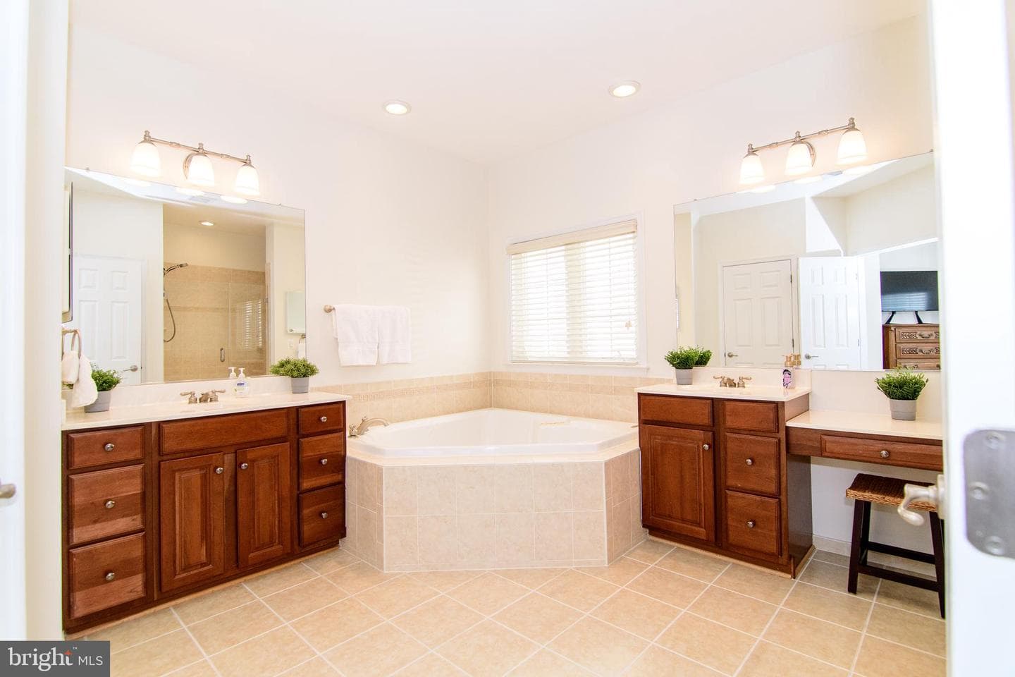 2460 Cypress Green Lane photo 31