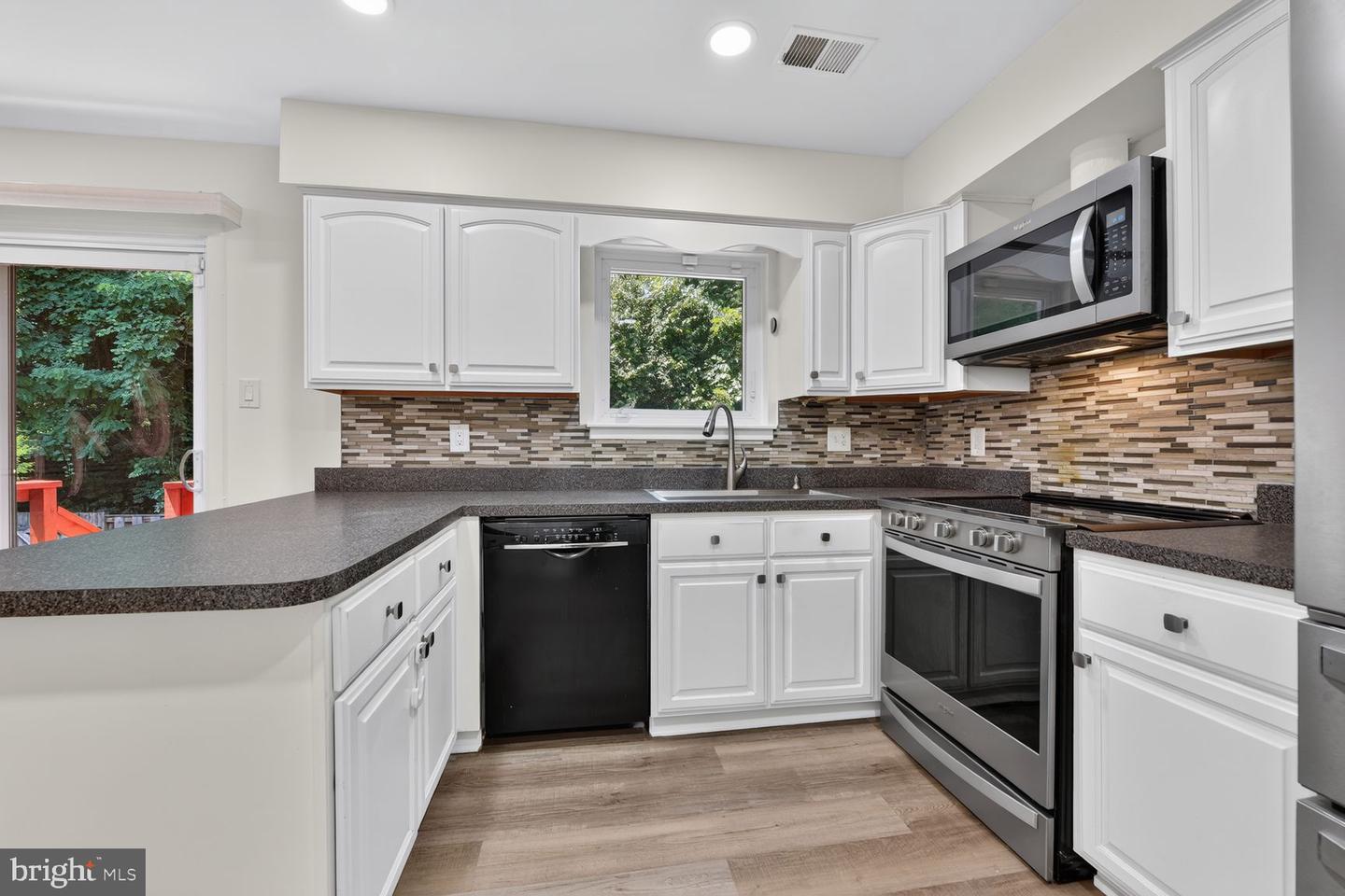 2986 Borge Street photo 10