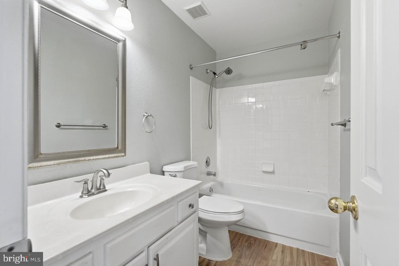 7035 Kings Manor Drive photo 29