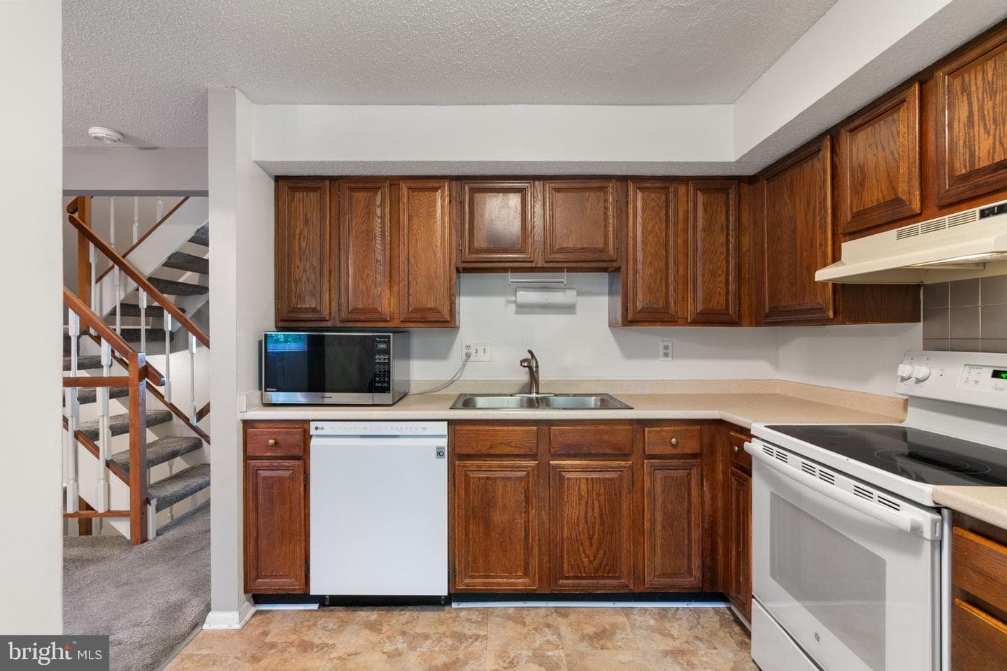 8164 Curving Creek Court photo 8