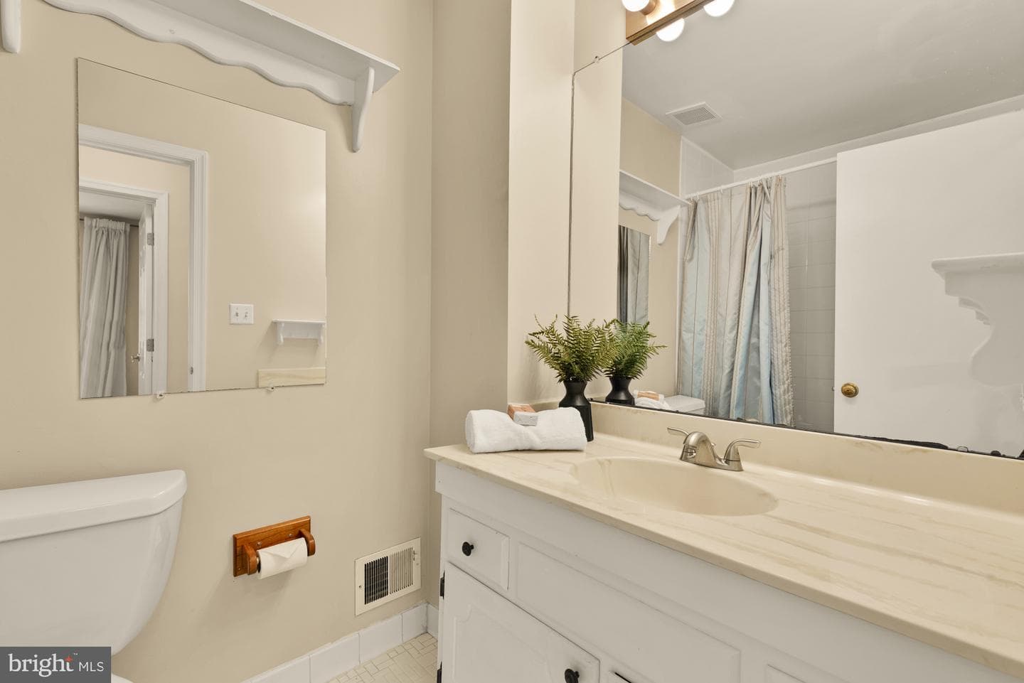 8221 Doctor Craik Court photo 18