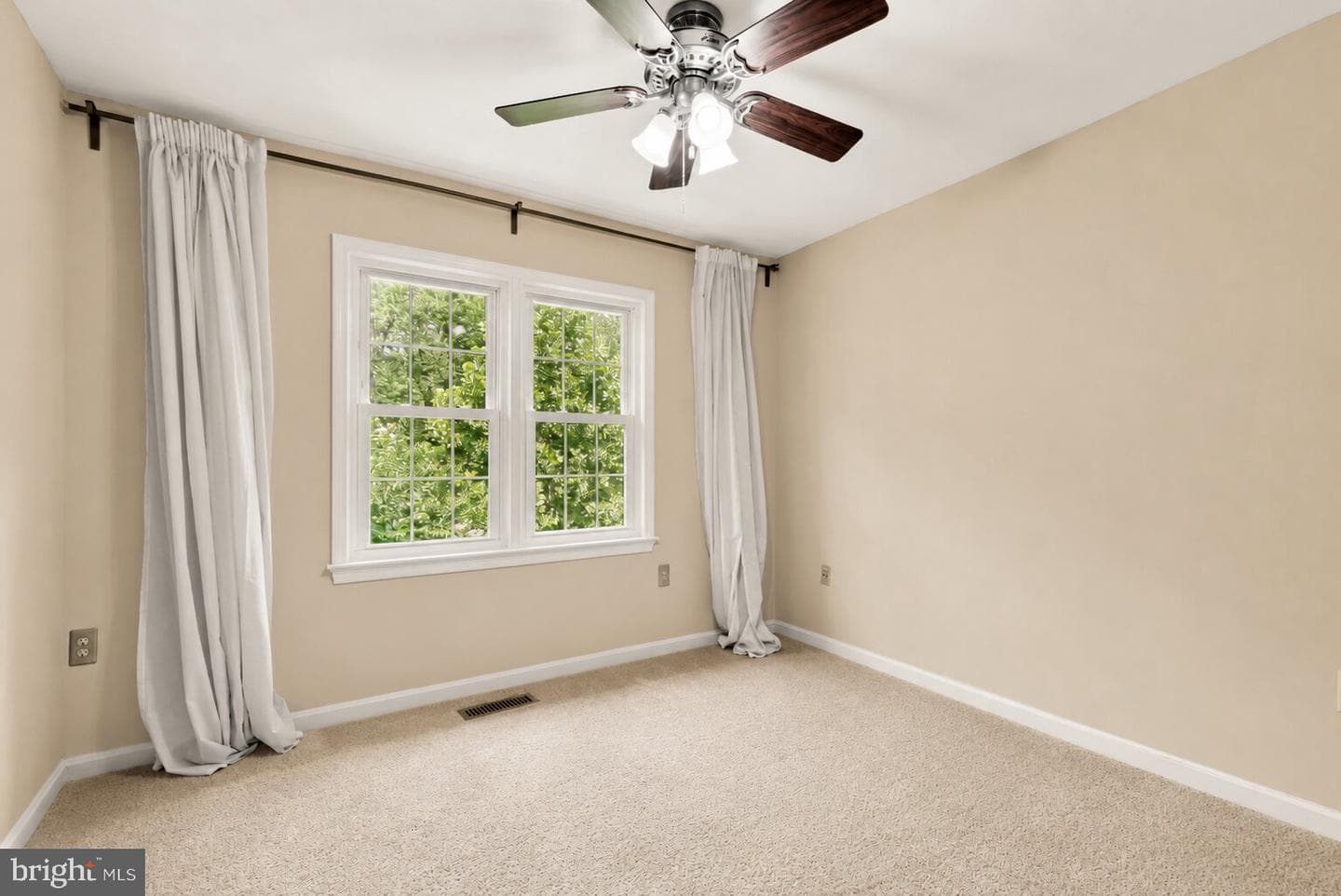 8221 Doctor Craik Court photo 20