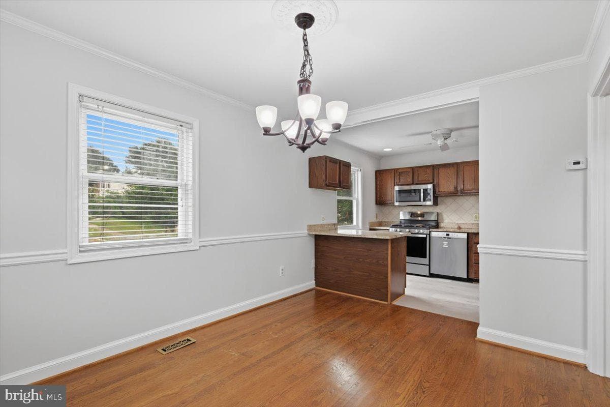 5526 Hollins Lane photo 29
