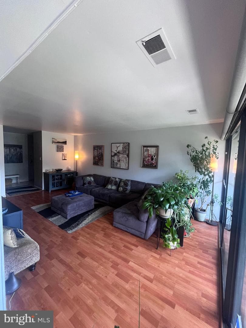 9706 Kingsbridge Drive #102 photo 12