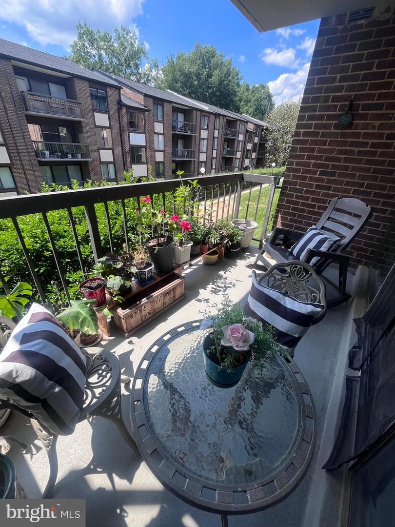 9706 Kingsbridge Drive #102 photo 15