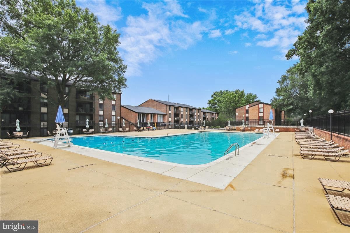 9706 Kingsbridge Drive #102 photo 45