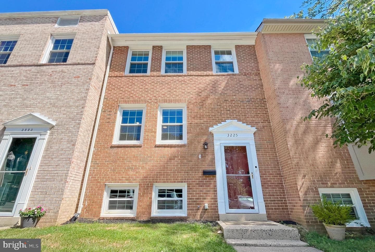 3225 Viscount Court