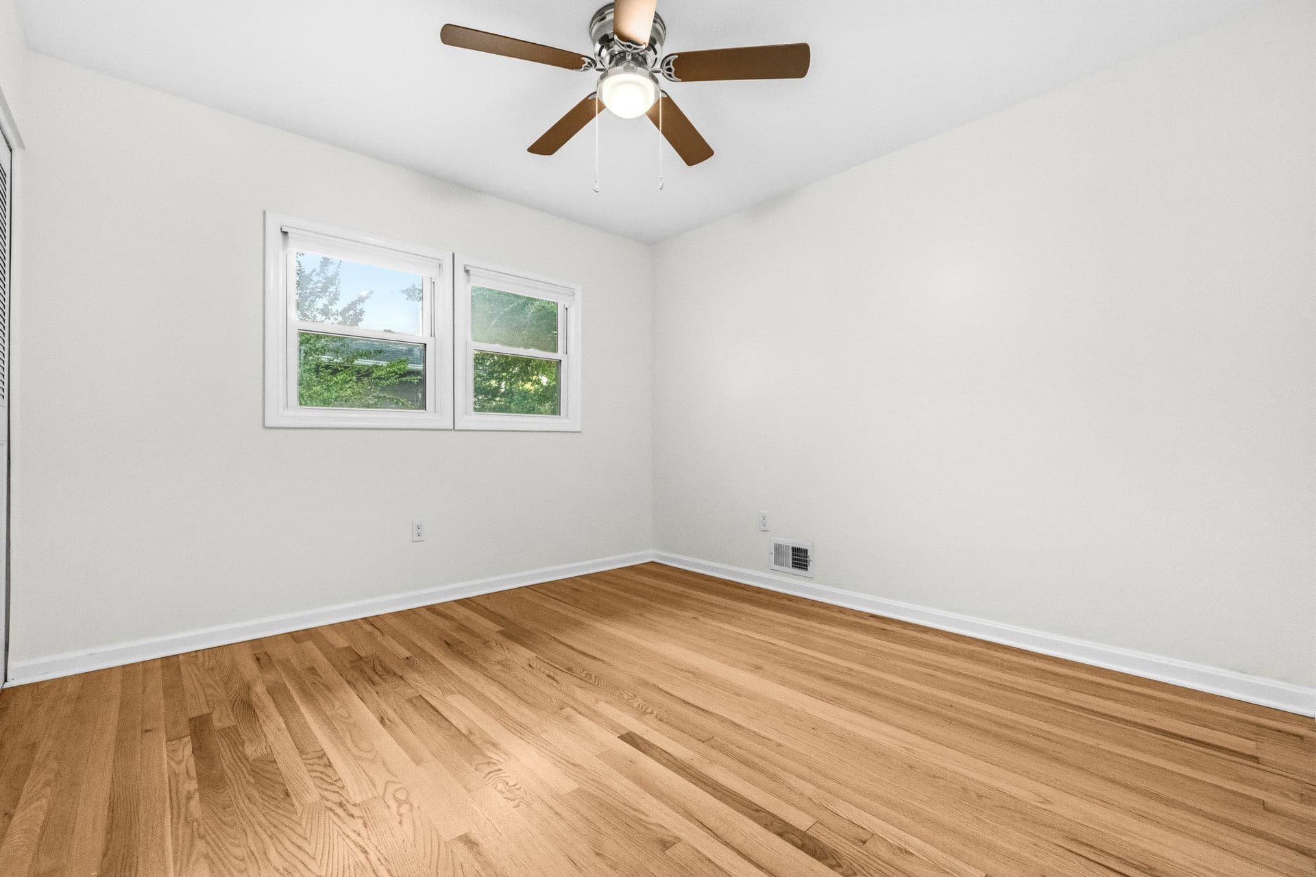 2410 Parkers Lane photo 20