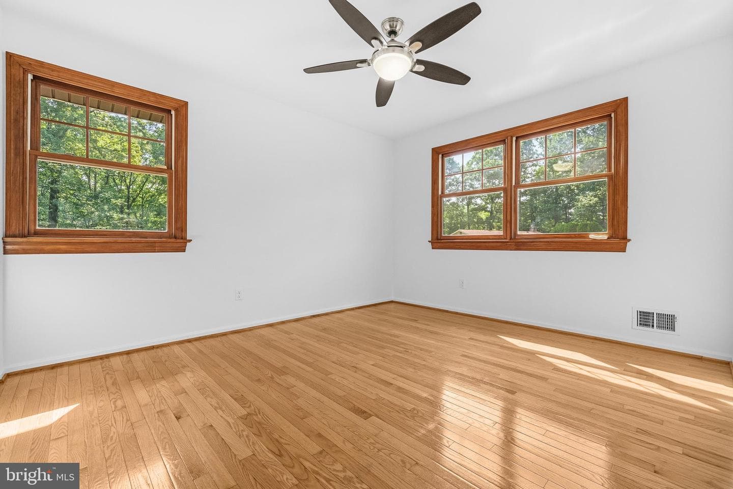 7233 Ashview Drive photo 22