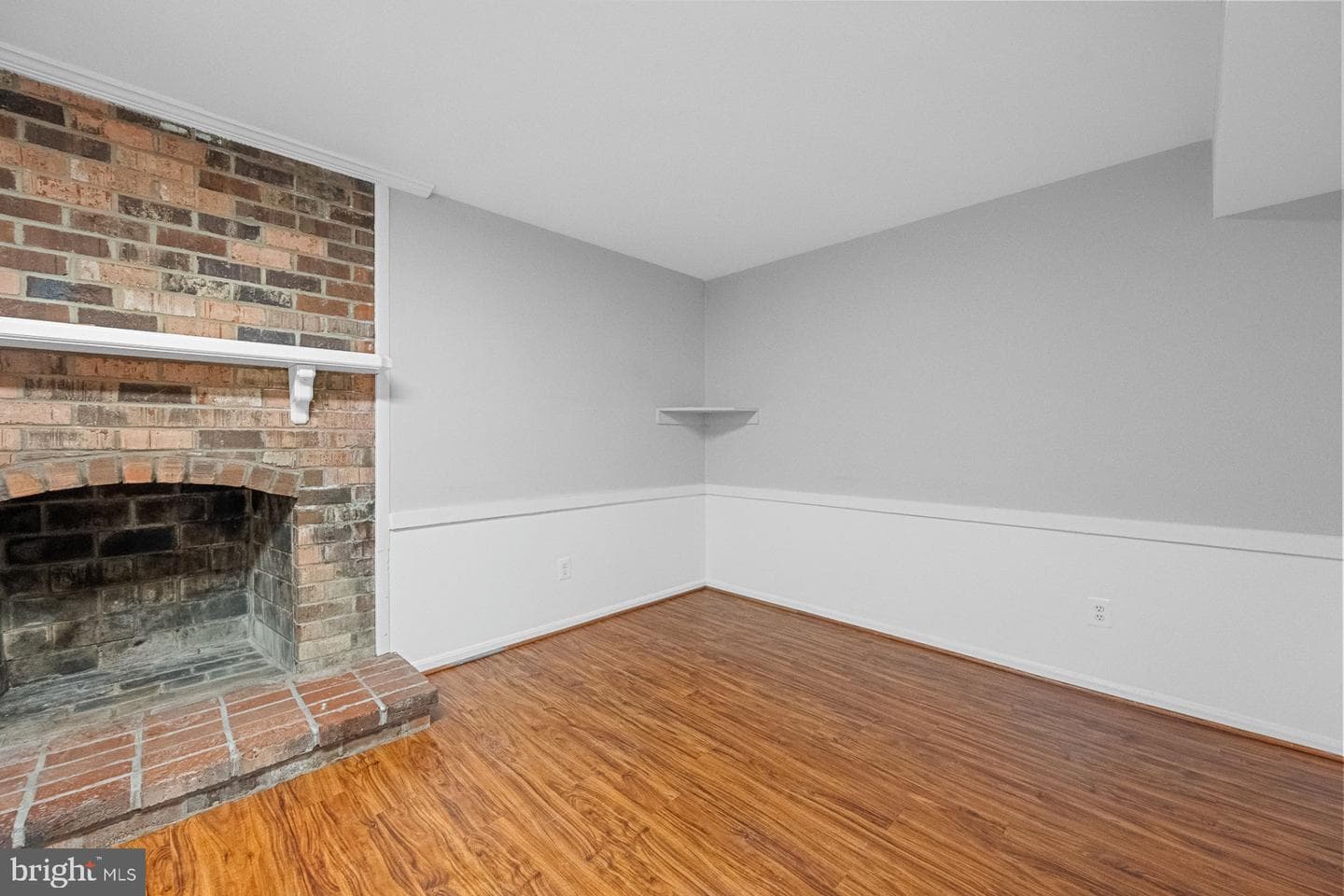 300 Holly Court photo 25