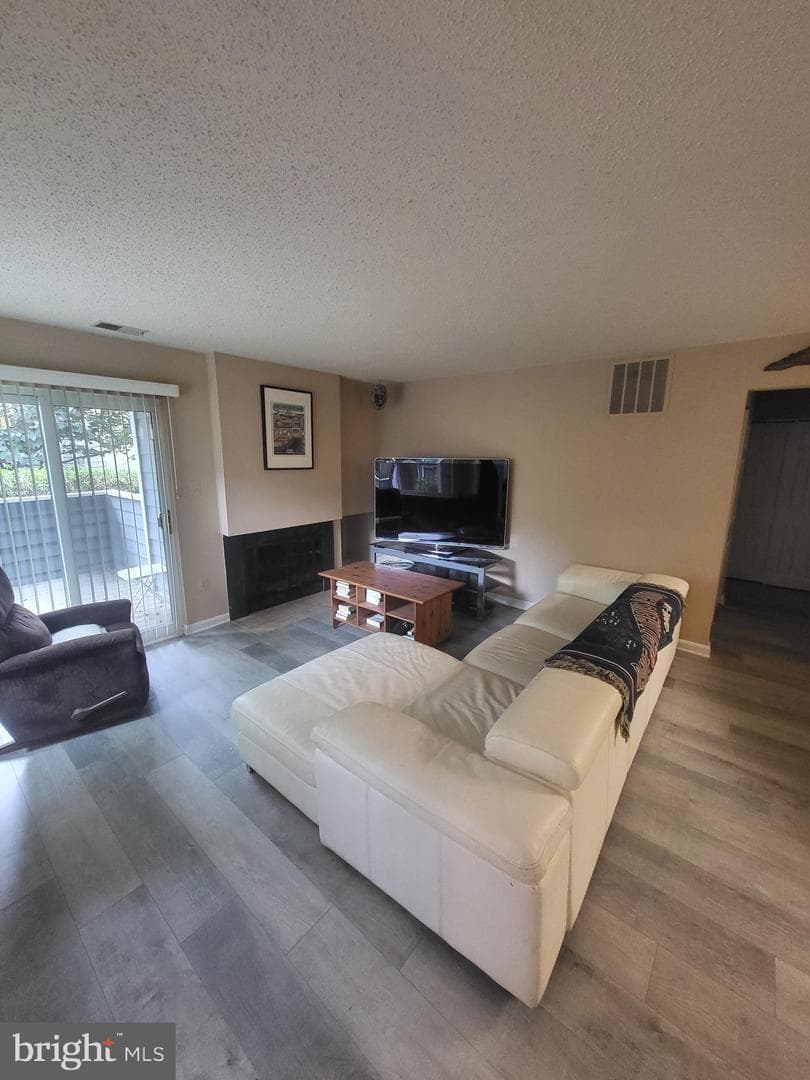 1904 Villaridge Drive photo 4