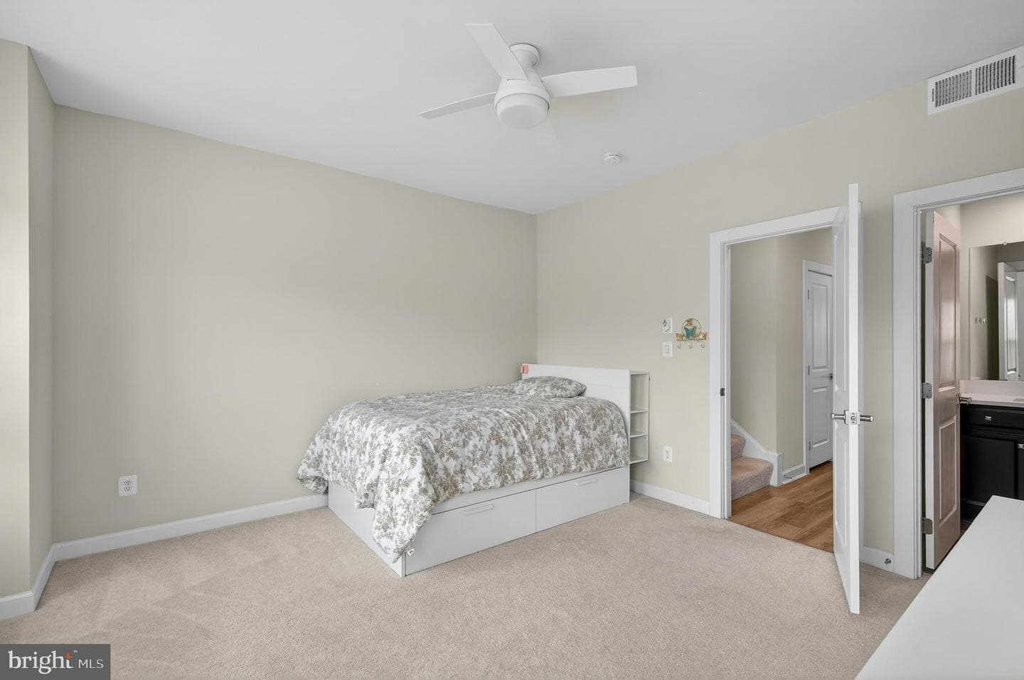 13010 Hattontown Square photo 36