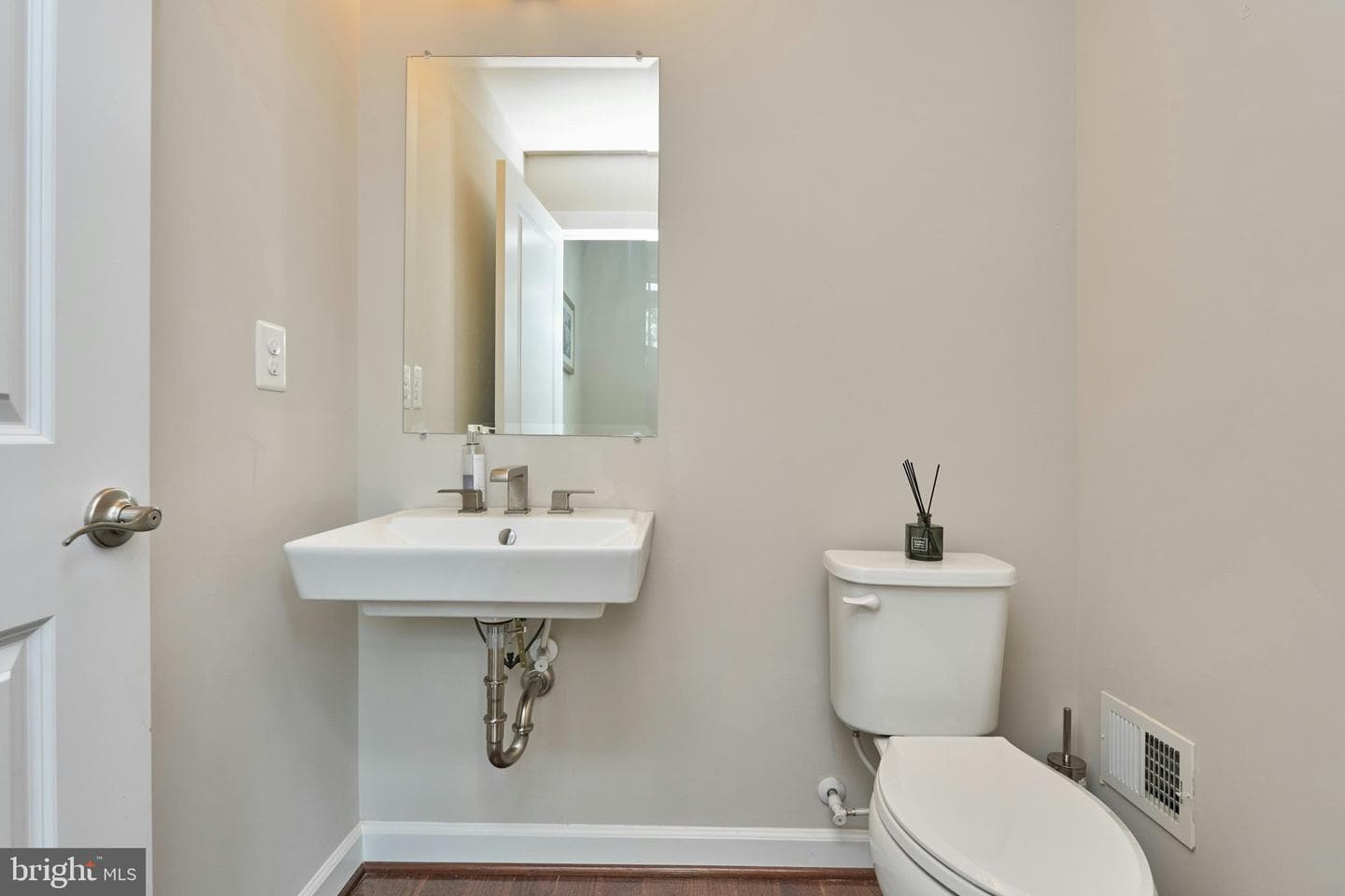 2358 Chadlington Road photo 35