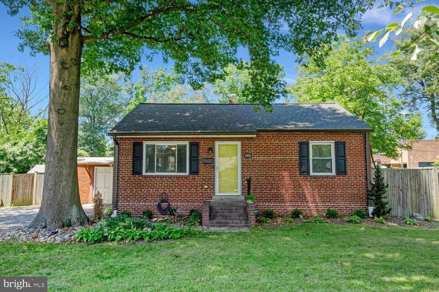 6806 Smithway Drive photo 1