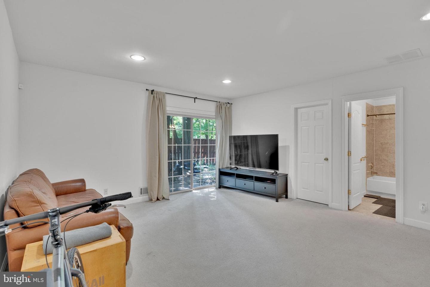 9548 Lagersfield Circle photo 29