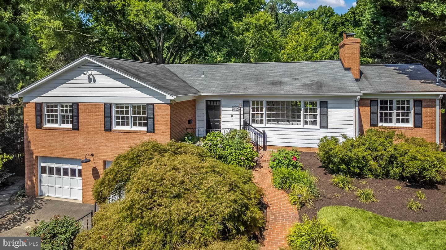 6505 Lily Dhu Lane, Falls Church