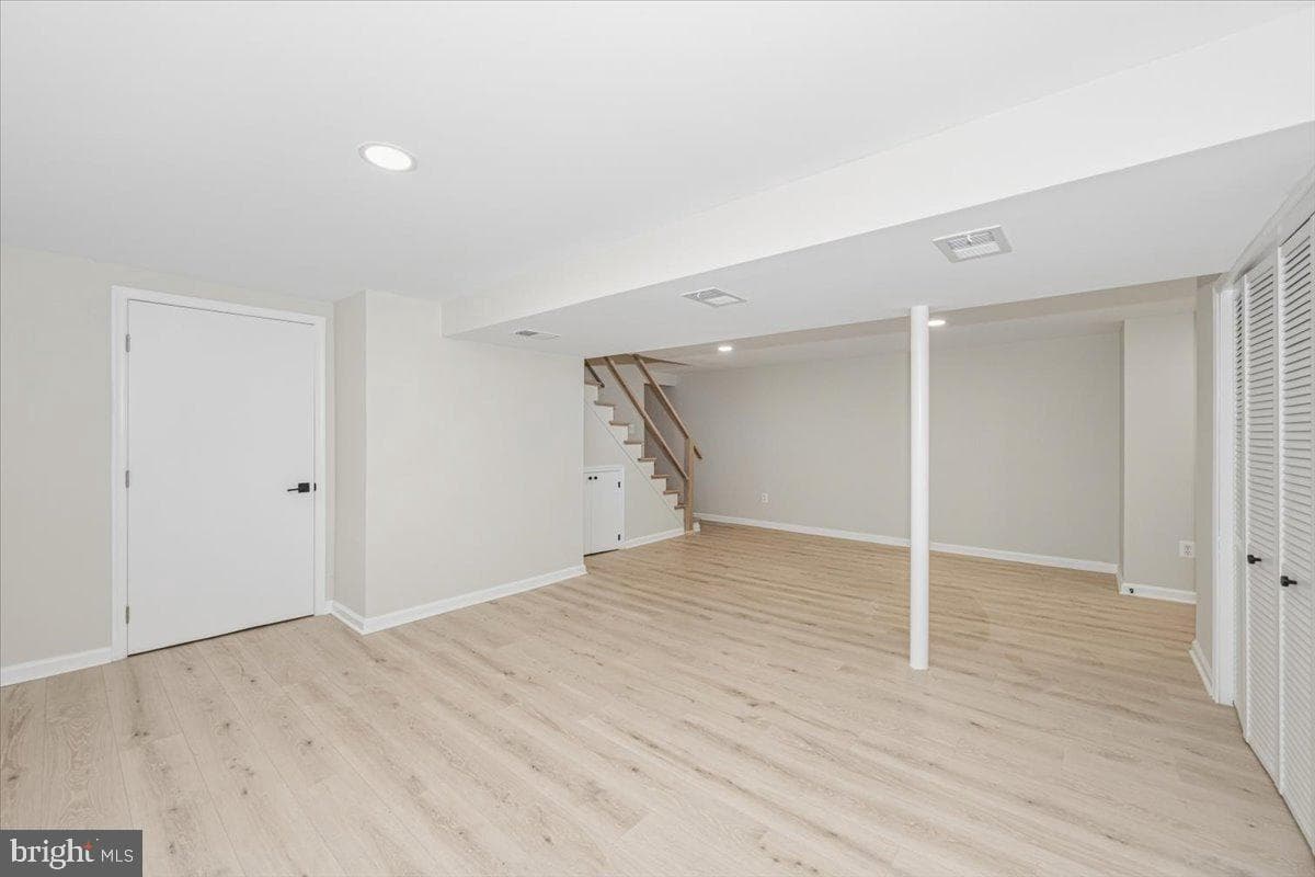 8624 Parliament Drive photo 32