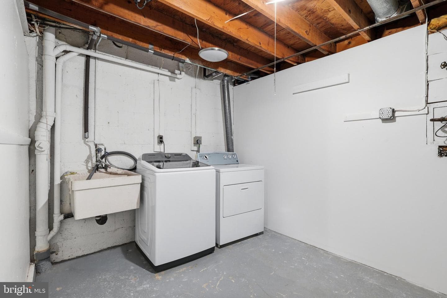8398 Uxbridge Court photo 32