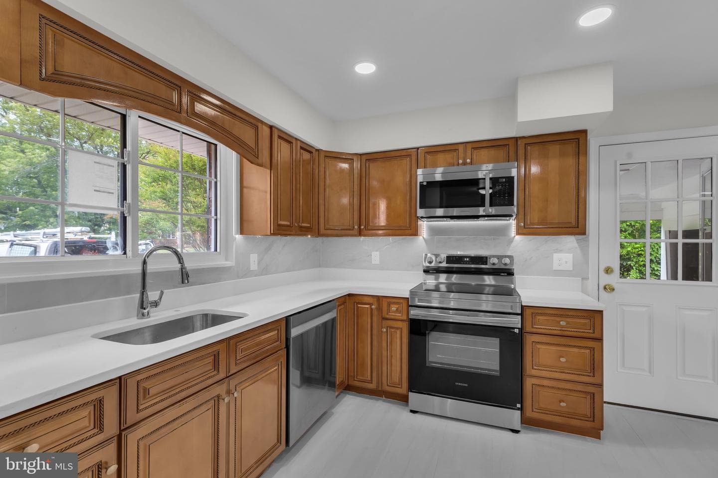 5907 Camberly Avenue photo 10