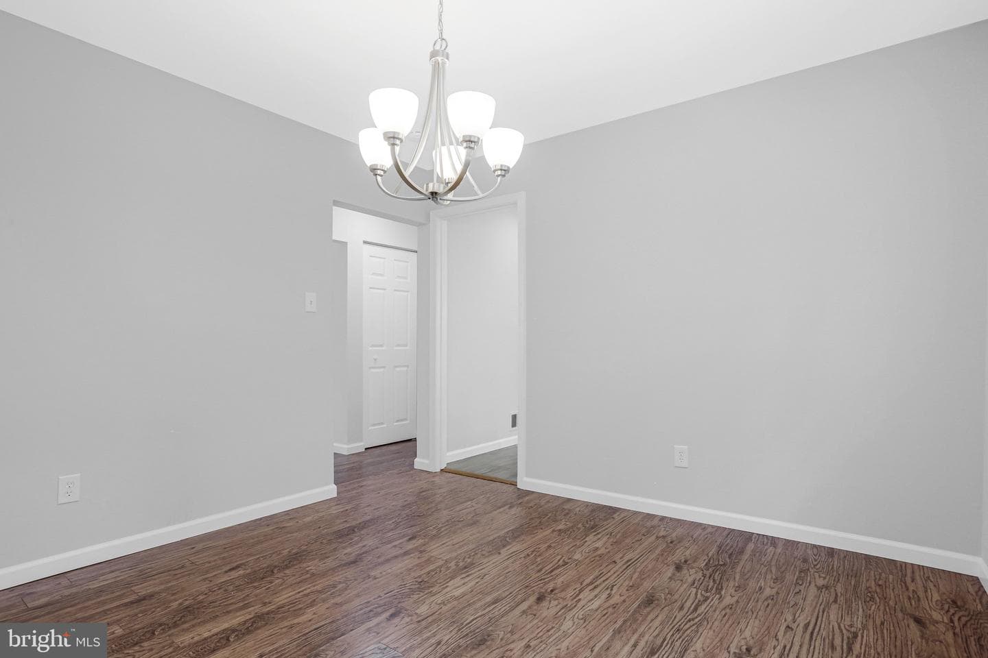 8346 Glastonbury Court photo 11