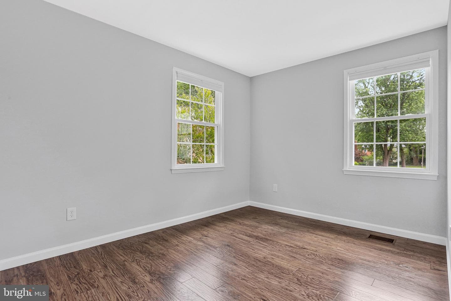 8346 Glastonbury Court photo 31